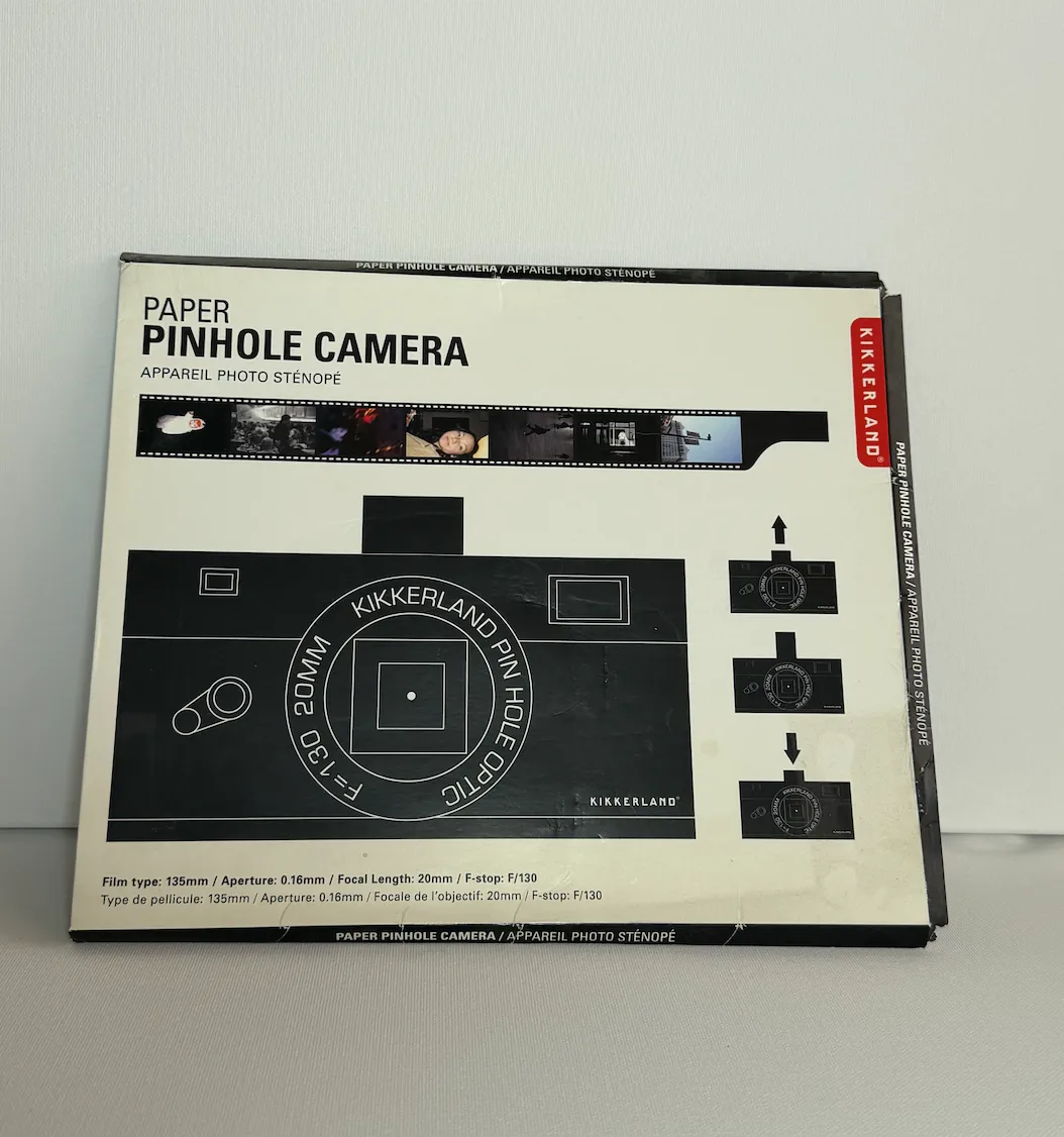 Paper Pinhole Camera – Kikkerland | Cámara Fotográfica Experimental Vintage